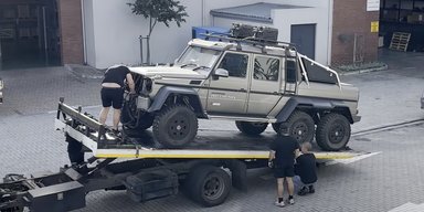 Занедбаний гігант: виявлено покинутий шестиколісний "Гелендваген" (відео)