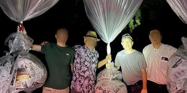 Война воздушных шаров: в Северную Корею отправили доллары и романтичный сериал "Зимняя соната"