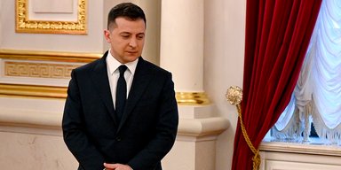 Атака на Ермака, массовые протесты и борьба с COVID: год испытаний президента Зеленского