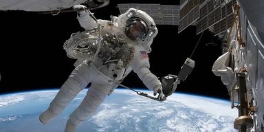 Повна шафа скафандрів, а вийти ні в чому: у NASA великі проблеми