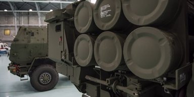 "Розміновують поля ночами": виділення Києву ATACMS і F-16 потрібно узаконити, — сенатор Маккол