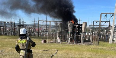 У Новоросійську загорілась підстанція: у 26 тисяч росіян зникло світло (відео)