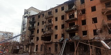 Россияне сбросили ФАБ-1500 на центр Славянска: повреждены почти 40 многоэтажек (фото)