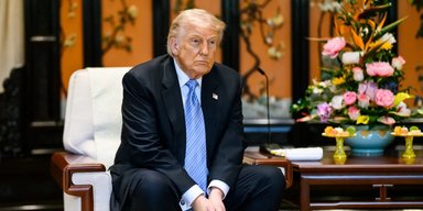 Цифровой детокс: у Трампа в Пекине "отобрали" телефон и не давали постить в соцсетях
