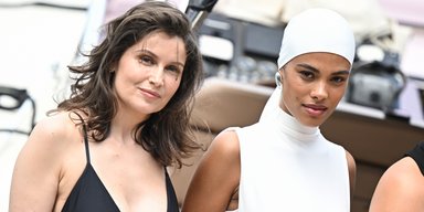 46-летняя Летиция Каста в платье макси посетила модный круиз Jacquemus на Капри (фото)