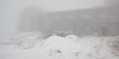 У Карпатах випав сніг: в яких регіонах синоптики прогнозують опади (фото, карти)