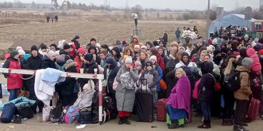 Убежать от войны. В какие страны эвакуируются украинцы и какую помощь там получают