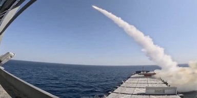 Иран запустил две крылатые ракеты из транспортного контейнера корабля (видео)