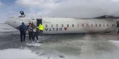 18 постраждалих: в аерпорту Торонто при посадці перекинувся літак (фото, відео)