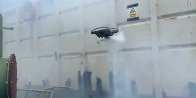 "Шок и трепет": в США придумали новый способ атаковать людей дронами, не убивая (видео)
