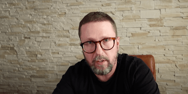 "Я в жаху": Шарій заявив, що квартиру в Києві, в якій він раніше жив, спалили (відео)
