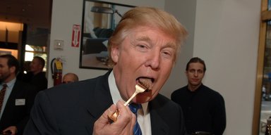 Боится открытых упаковок и любит фастфуд: что ест Дональд Трамп и как ему удается оставаться в форме