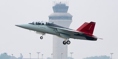 Опять проблемы: учебно-боевой самолет Boeing T-7A задерживается из-за логистики