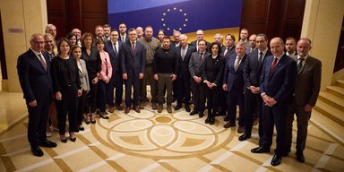 Емоції в обмін на зброю: успіхи та проблеми українських дипломатів у 2023 році
