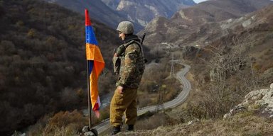 Российские войска начали выводить из Карабаха, — СМИ Азербайджана (видео)