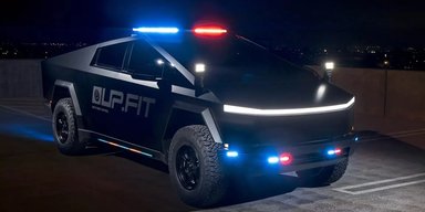 Пікап Tesla Cybertruck перетворили на вражаюче поліцейське авто (фото)