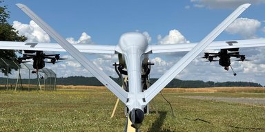 Несет FPV-дроны под крыльями: в сети показали БПЛА Sparta, созданный в Украине (видео)