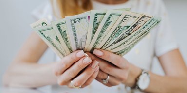 Женщина при разводе требовала $6800 за домашнюю работу: суд присудил в пять раз больше