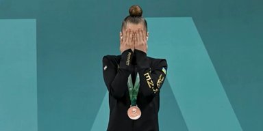 Украинская гимнастка закрыла глаза и уши во время гимна РФ: демарш на пьедестале Евро-2026 (видео)