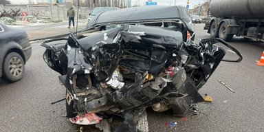 Смертельна ДТП у Києві: військовий врізався в сімейне авто, загинула мати двох дітей (фото)