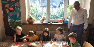 Лучшая реабилитация: в детском саду Житомира работает единственный в Украине ветеран-воспитатель (фото)