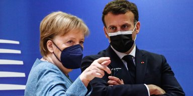Свои интересы. Зачем Меркель и Макрон приглашали Путина на саммит ЕС и почему их никто не поддержал