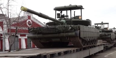 Российские Т-80БВМ на заводе оснащаются модулем "ZИП" для защиты от БПЛА