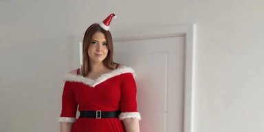 "Велетенська місіс Клаус": як зріст моделі дав їй мільйон підписників (відео)