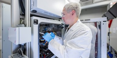 Батарея будущего: создан прорывной аккумулятор с плотностью энергии 600 Вт-ч/кг (фото)