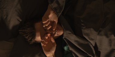 Геть, тривожні думки: проста весела гра в слова допоможе заснути за п'ять хвилин (відео)