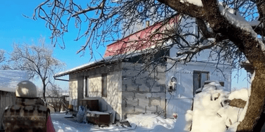 Украинцы убежали из Киева в село: как они живут в доме за $8300, где ничего не было (фото)