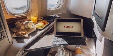"Господи Иисусе": девушке во время просмотра фильма в самолете передали тайную записку (фото)