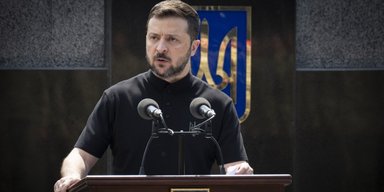 "Держится режим": Зеленский призвал Европу прекратить снимать санкции с олигархов РФ