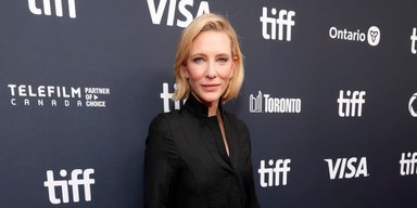 Кейт Бланшетт на кинофестивале в Торонто надела костюм, украшенный ложками (фото)