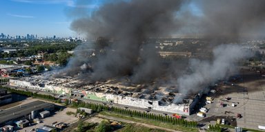Це русофобія: у Кремлі відповіли на обвинувачення Польщі у підпалі ТЦ на 65 тисяч "квадратів"
