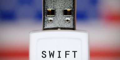 Иран без SWIFT. Чем рискует Дональд Трамп, воюя с Тегераном