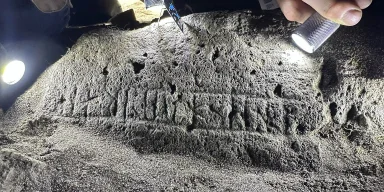 Рунічний камінь знайшли у середньовічній каплиці: ніхто не чекав такої знахідки (фото)
