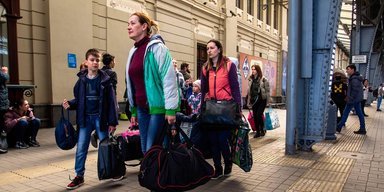 Выплаты ВПЛ: кому надо подать дополнительные документы для продления помощи