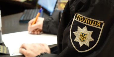 В Черкасской области мужчина зажал дверью полицейского, который приехал его задерживать