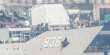Китай хочет вооружить атомный авианосец электромагнитной пушкой: что не так с этим оружием