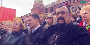 Стивен Сигал и Эмир Кустурица посетили парад в Москве