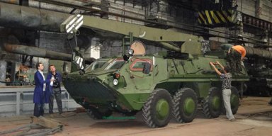 Бойцы ВСУ "засветили" на передовой редкую бронемашину БРЭМ-4 на базе БТР-4 (фото)