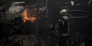 У київському Гідропарку спалахнула масштабна пожежа: що наразі відомо (фото, відео)