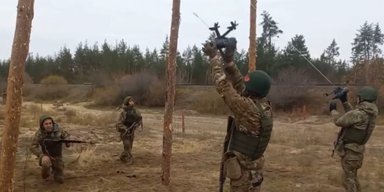 Качели с дронами: в сети появились кадры подготовки российских солдат (видео)