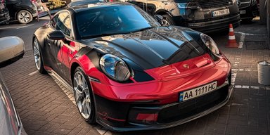 В Киеве заметили экстремальный трековый Porsche с ярким тюнингом (фото)
