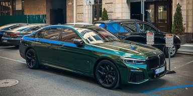 Чемпионский седан: в Киеве заметили эксклюзивный BMW Александра Усика (фото)