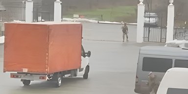 Роздавали повістки: співробітники ТЦК приїхали в оздоровчий комплекс "Косино" (відео)
