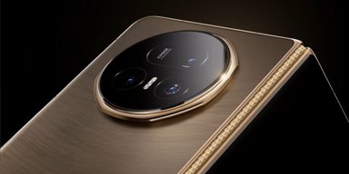Тонкий складаний смартфон Honor витримав на собі холодильник вагою 104 кг (фото)