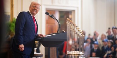 Трамп збирається укласти 90 торгових угод за 90 днів "тарифної паузи", — Reuters