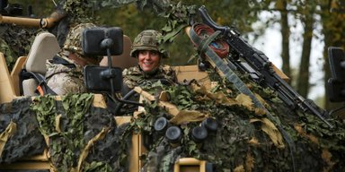Кейт Міддлтон пересіла з Land Rover на броньований Jackal-2 (відео)